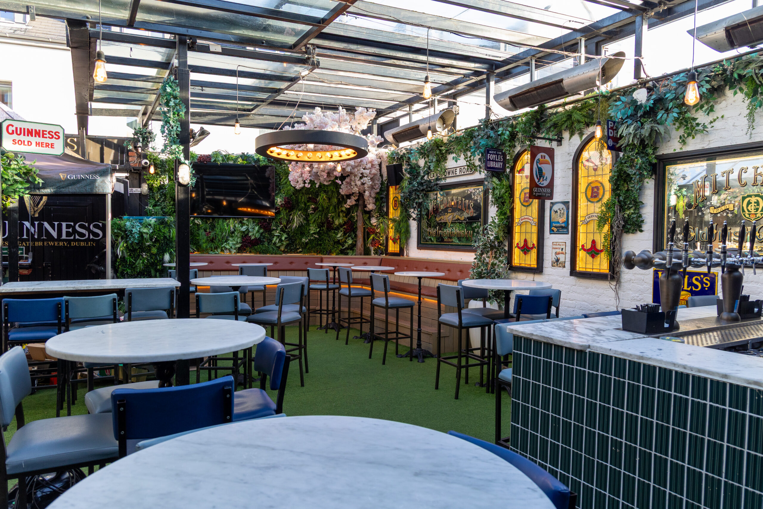 Outdoor garden area at Searsons